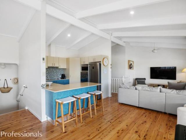 House for sale in Mollymook Beach, Shoalhaven City Council