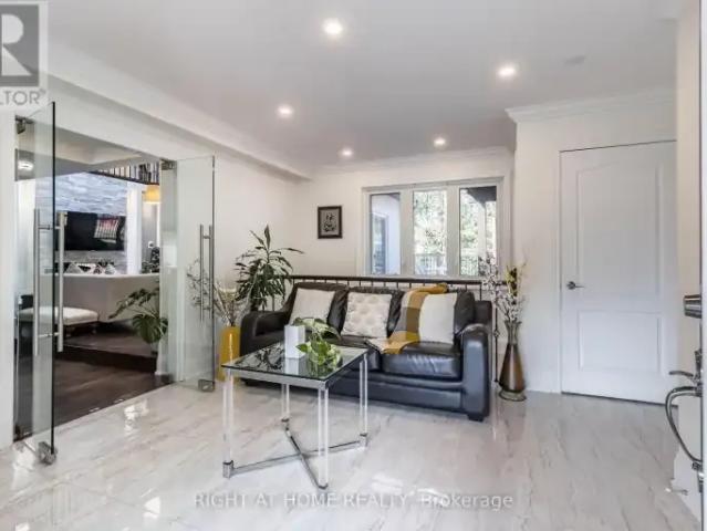 House for rent in Oakville, Ontario