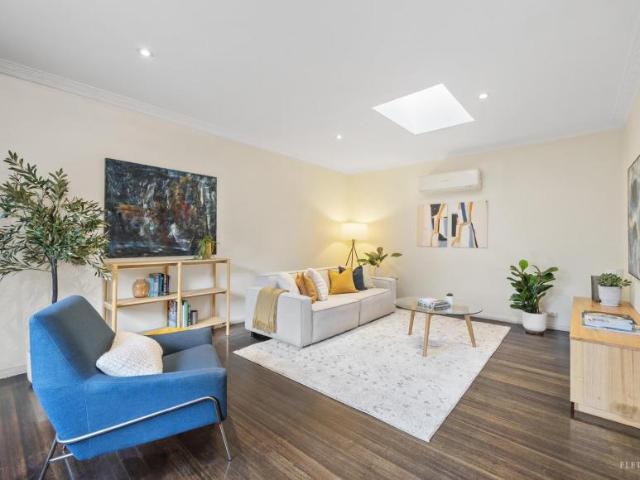 House for sale in Park Orchards, Melbourne