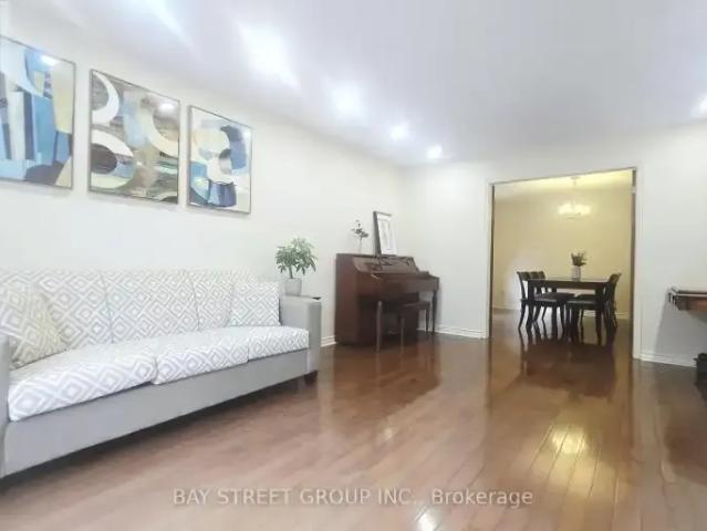 House for rent in Richmond Hill, Golden Horseshoe