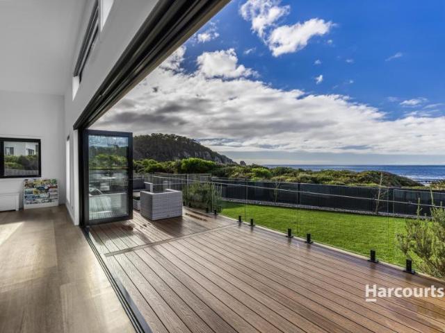 House for sale in Sisters Beach, Waratah-Wynyard