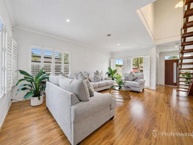 House for sale in Taylors Hill, Melbourne