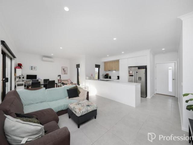 House for sale in Thornhill Park, Melbourne
