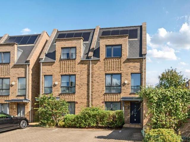 House for sale in Whetstone, Oakleigh Park