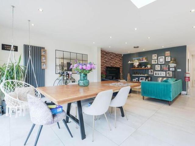 House for sale in Chessington, West Ewell