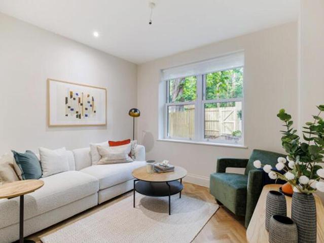 House for sale in London Borough of Croydon, Cat Hill
