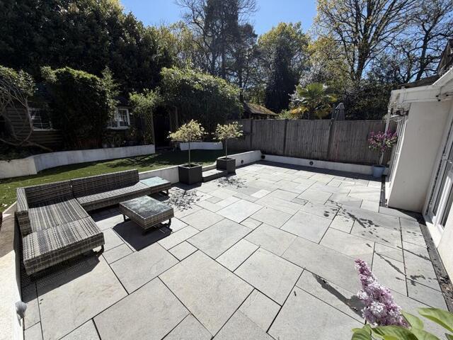 House for sale in Heol-las, Surrey