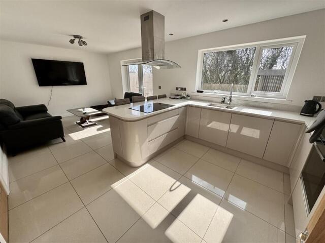 House for sale in Llanfihangel Aberbythych, Gorslas