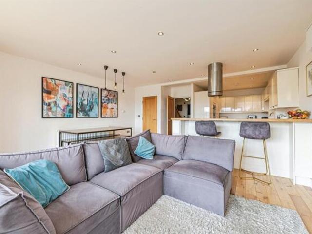 House for sale in Scholes, West Yorkshire
