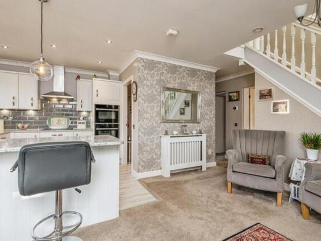 House for sale in Scholes, West Yorkshire