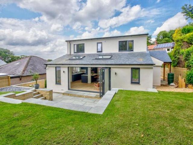 House for sale in Yeadon, West Yorkshire