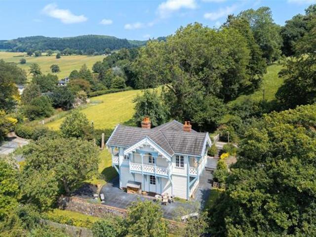 House for sale in Llanfyllin