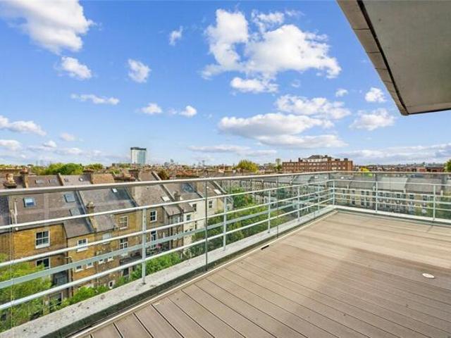 House for sale in West Kensington, Greater London