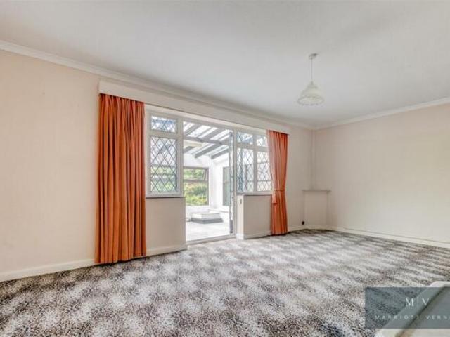 House for sale in Sanderstead, Sanderstead