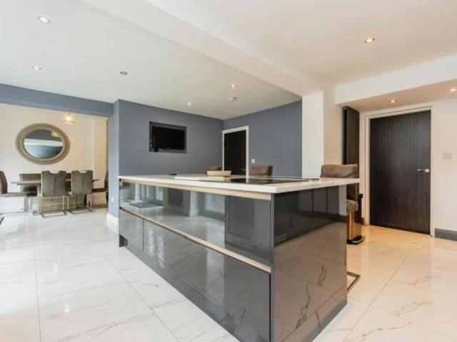 House for sale in Waterloo, Compstall