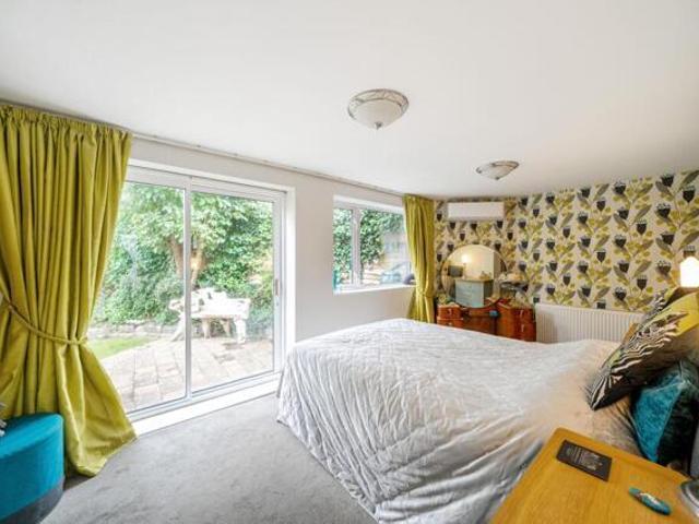 House for sale in Caterham Valley, Hillview
