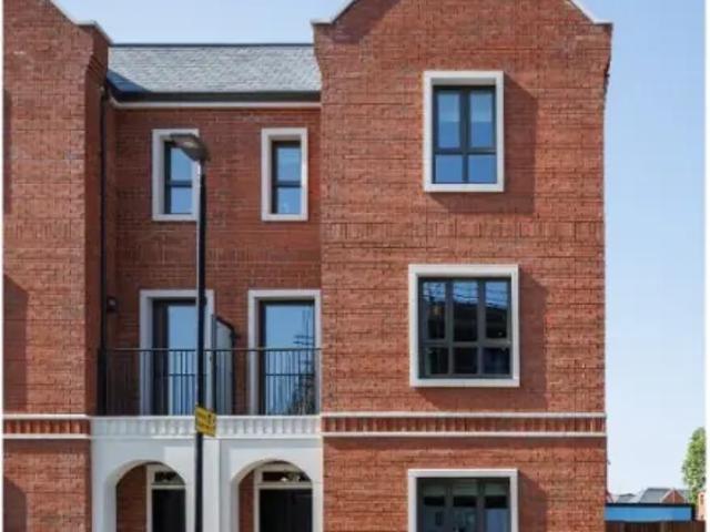House for sale in Springfield Village, Greater London