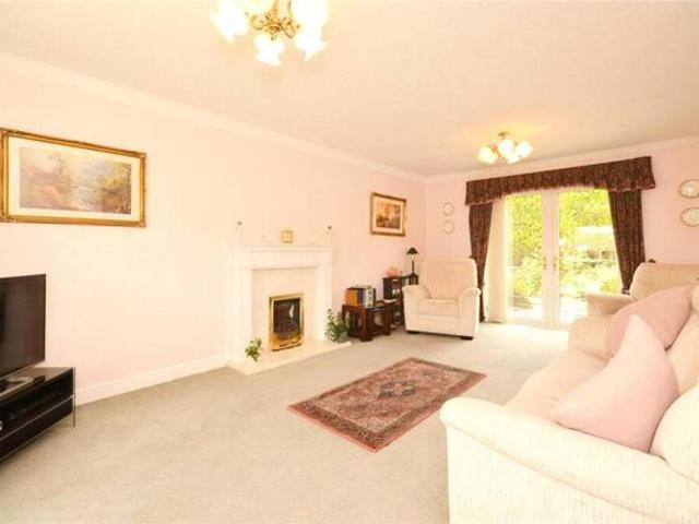 House for sale in Hockerley, Charlesworth