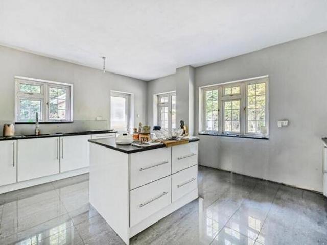 House for sale in Finchampstead