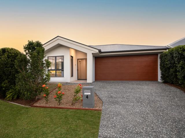 House for rent in The Surrounds (Under Construction), Gold Coast City