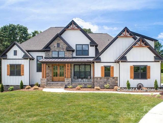 House for sale in Horse Shoe, North Carolina