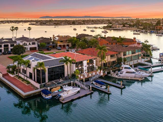 House for sale in Corona Del Mar, California