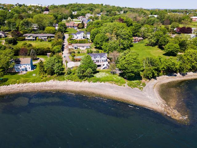 House for sale in Portsmouth, Rhode Island