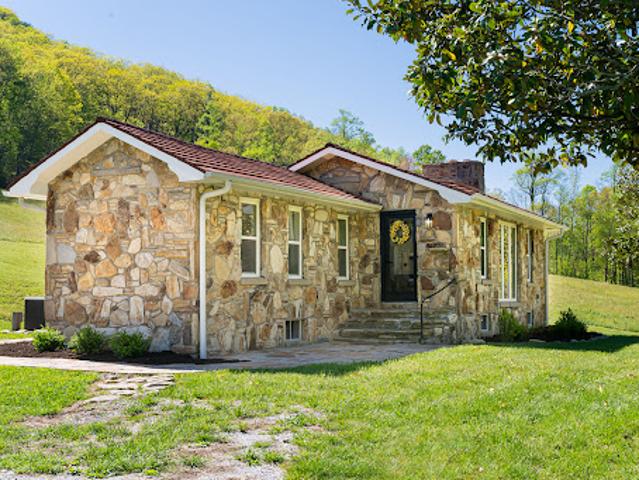 House for sale in Hendersonville