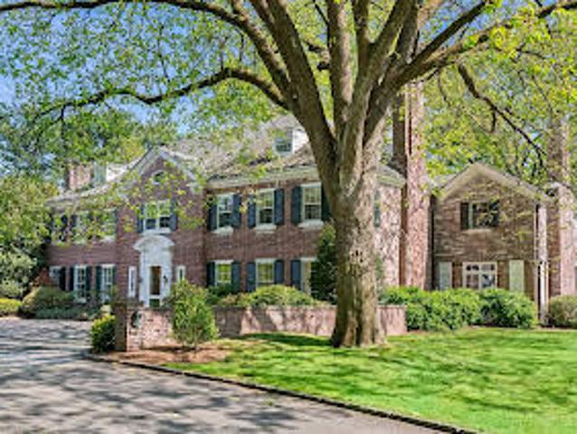 House for sale in Glen Cove House for sale in Glen Cove