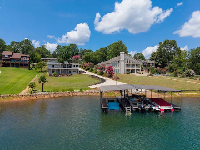 House for sale in Seneca
