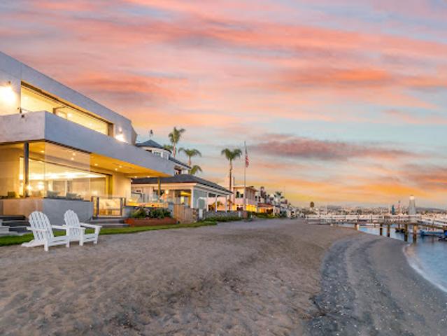 House for sale in Corona Del Mar, California