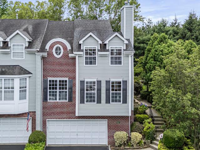 House for sale in Smithtown