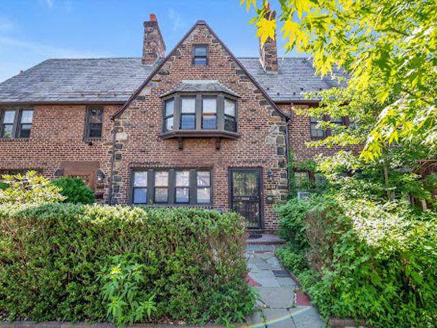 House for sale in Queens, Arverne