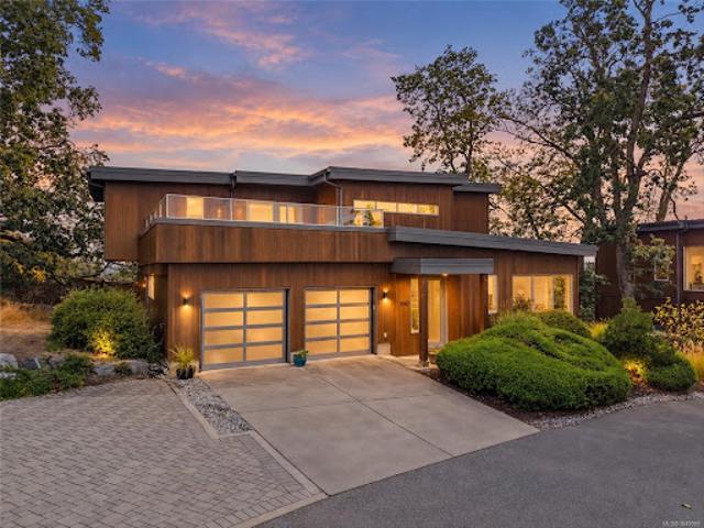 House for sale in Saanich, British Columbia