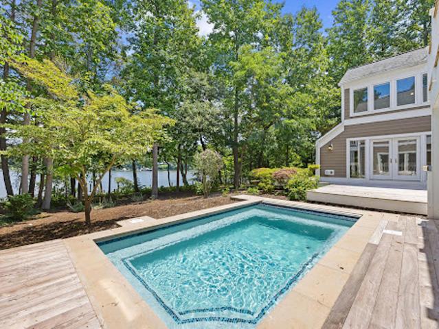 House for sale in Edgewater