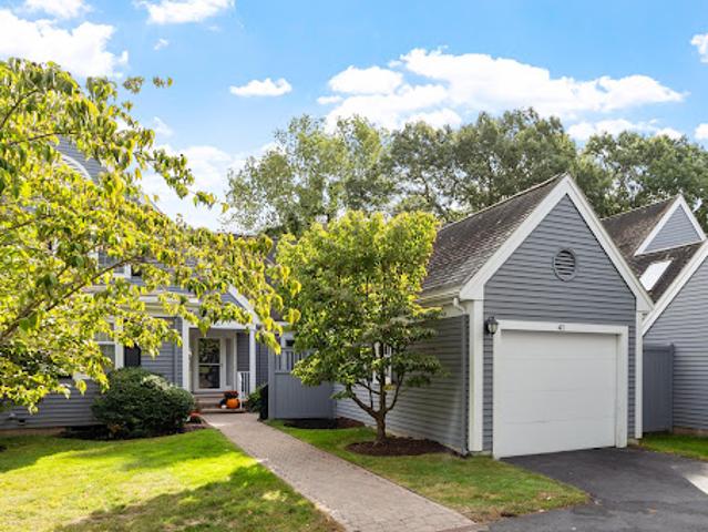 House for sale in Bedford, Middlesex County