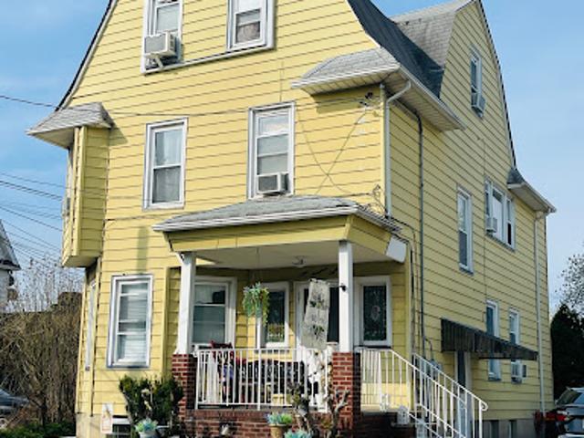House for sale in Elmwood Park, New Jersey