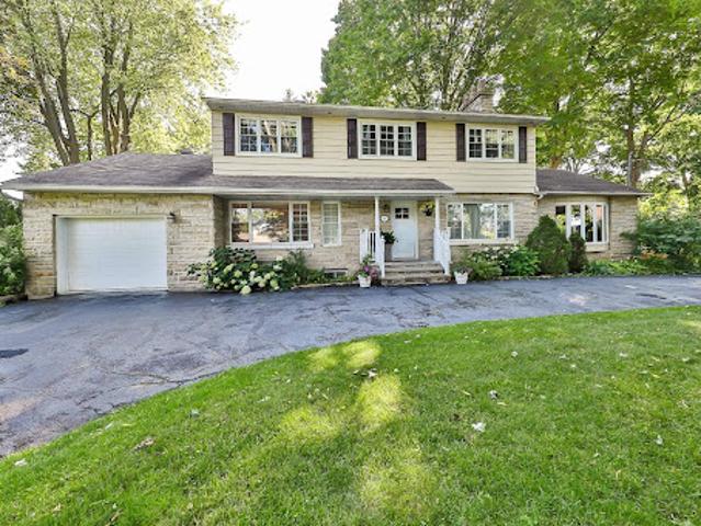 House for sale in Laval-sur-le-lac