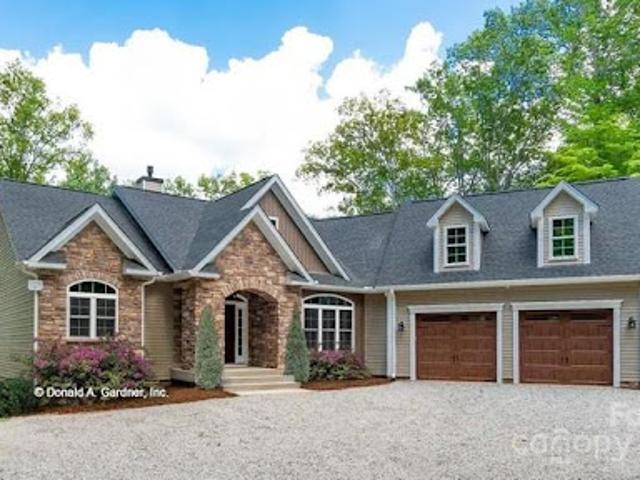 House for sale in Horse Shoe, North Carolina