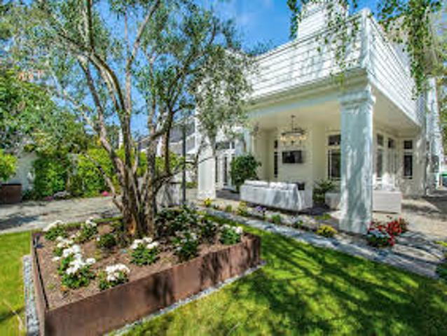 House for sale in Corona Del Mar