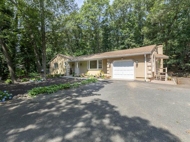 House for sale in Smithtown