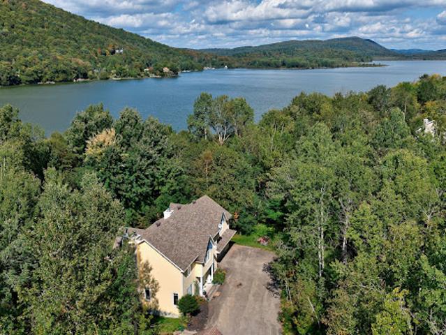 House for sale in Memphrémagog, Quebec