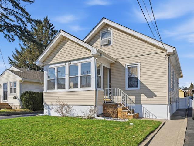 House for sale in Fair Lawn, New Jersey