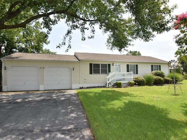 House for sale in Millville
