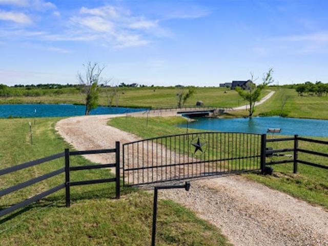 House for sale in Rogers, Texas