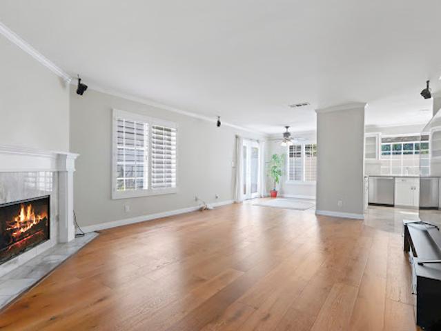 House for sale in Signal Hill, California