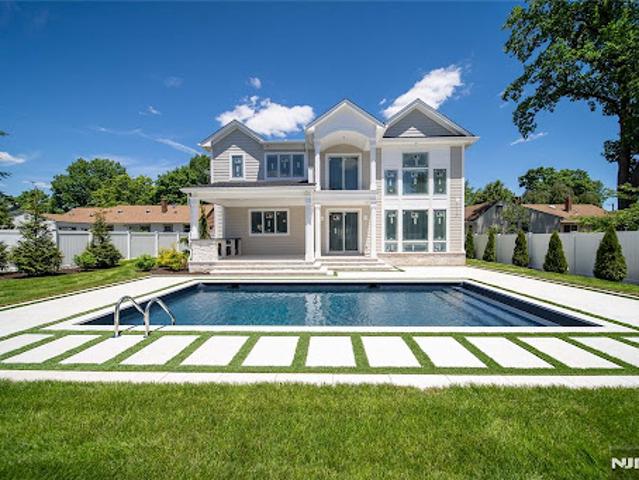 House for sale in Paramus, New Jersey