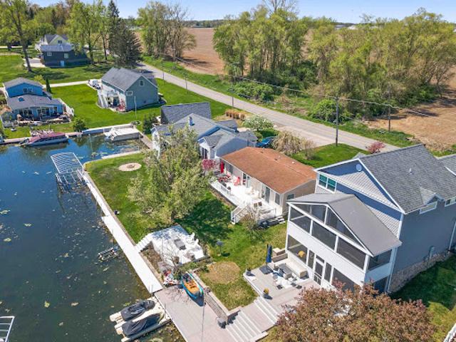 House for sale in Syracuse, Indiana