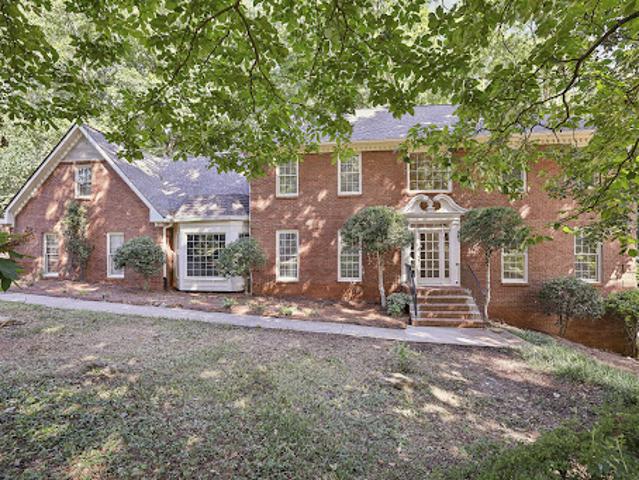 House for sale in Roswell