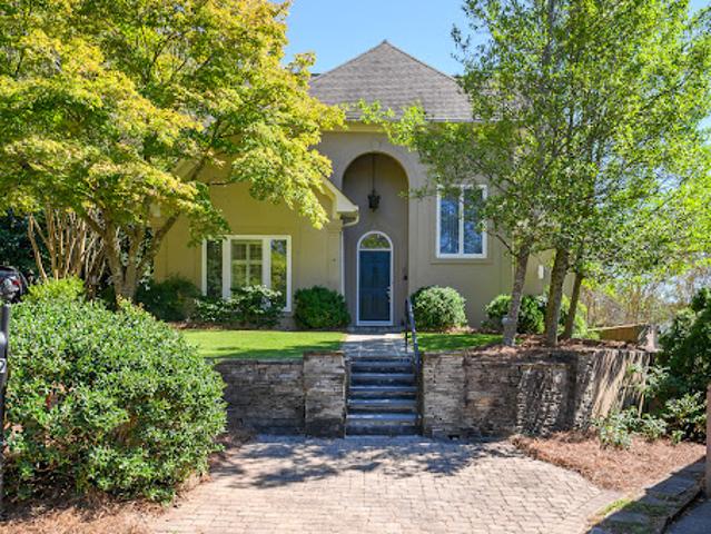 House for sale in Vestavia Hills, Jefferson County